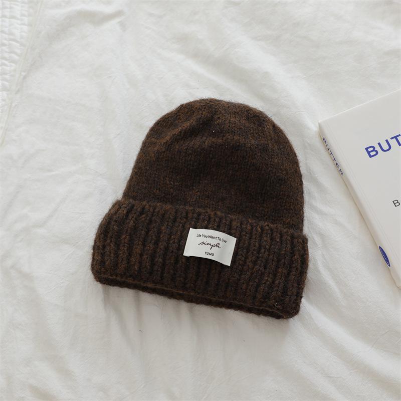 Корейская дофаминовая простая шерстяная шапка с надписью для женщин, утолщенная теплая вязаная шапка с буквенной маркировкой для мужчин и женщин one size
Корейская дофаминовая простая шерстяная шапка с надписью для женщин, утолщенная теплая вязаная шапка с буквенной маркировкой для мужчин и женщин one size