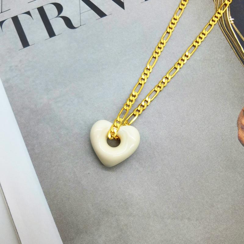Enamel creamy white 3d peach heart green pendant choker necklace білий
Enamel creamy white 3d peach heart green pendant choker necklace білий