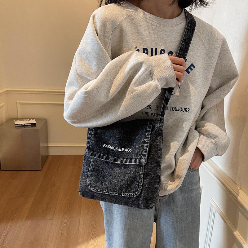 2025 new retro denim bag women s large-capacity soft-sided casual shoulder bag light and trendy messenger small square bag average size чёрный
2025 new retro denim bag women s large-capacity soft-sided casual shoulder bag light and trendy messenger small square bag average size чёрный