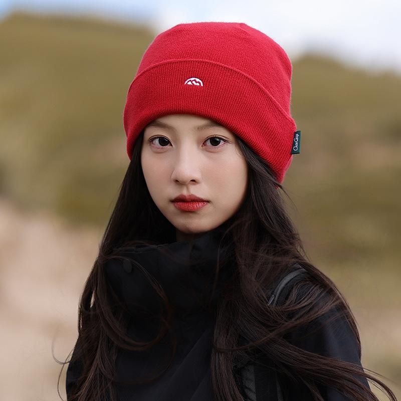 Mountaineering Woolen Knitted Hat for Women Autumn and Winter Outdoor Warmth Ear Protecting Headwear Cold Hat Sports Skiing Hood one size
Mountaineering Woolen Knitted Hat for Women Autumn and Winter Outdoor Warmth Ear Protecting Headwear Cold Hat Sports Skiing Hood one size