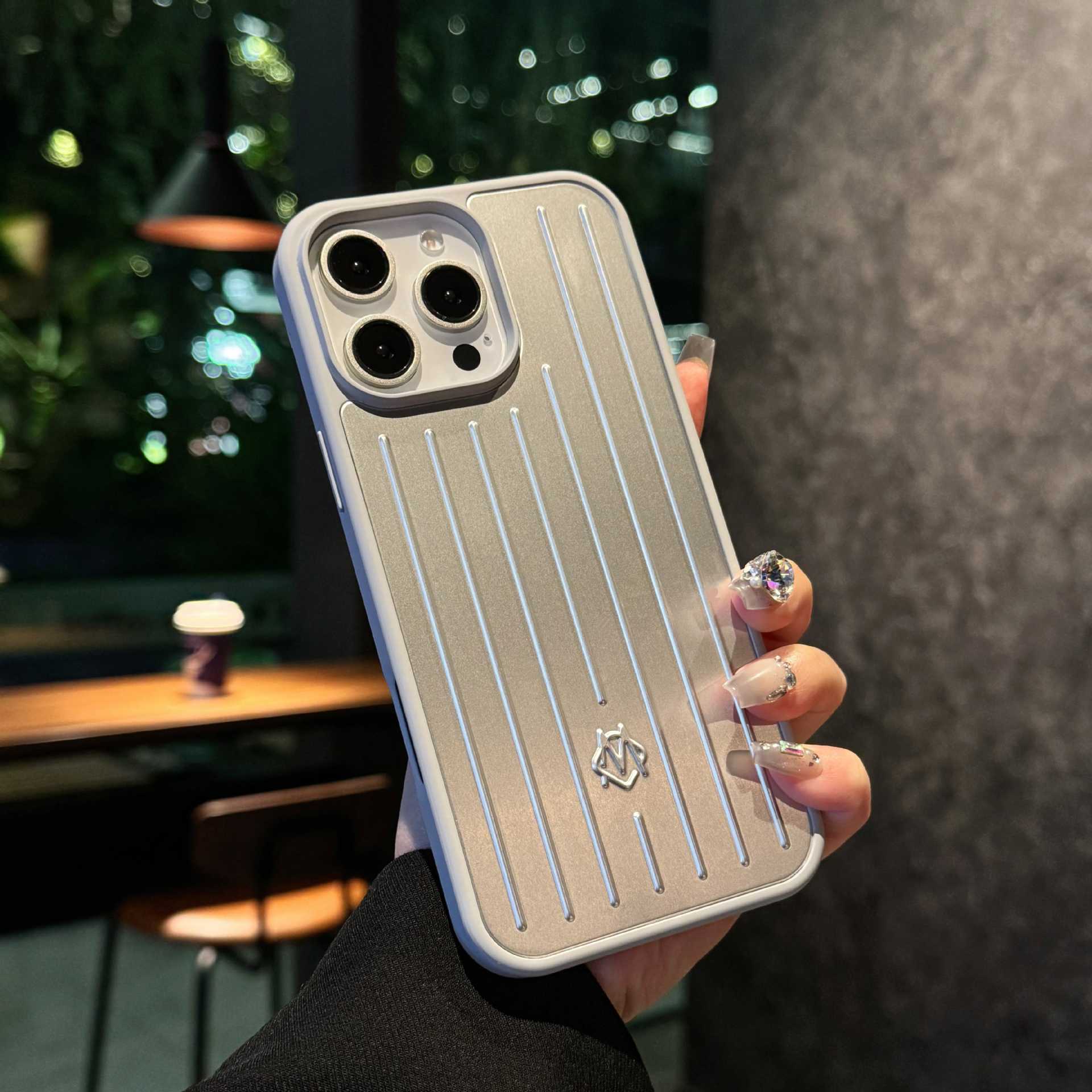 Застосовується до чохла для мобільного телефону iPhone17 Rimowa алюмінієво-магнієвий сплав простий та просунутий захисний чохол для Apple 16promax iPhone15 срібний
Застосовується до чохла для мобільного телефону iPhone17 Rimowa алюмінієво-магнієвий сплав простий та просунутий захисний чохол для Apple 16promax iPhone15 срібний