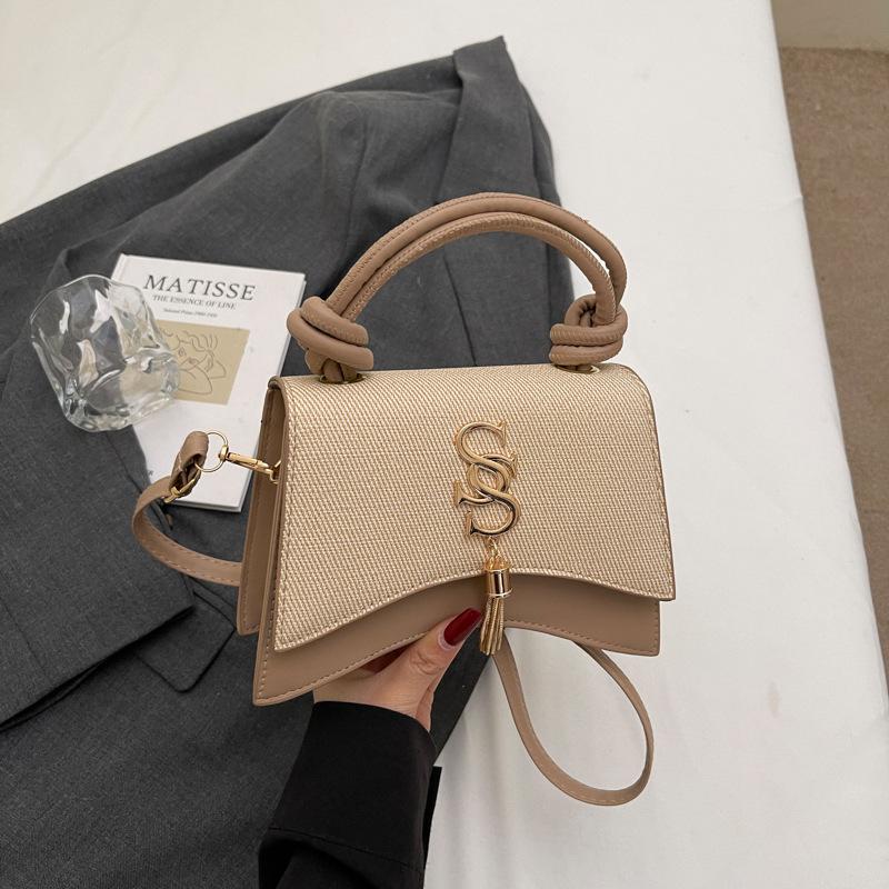 2025 winter new casual trend retro chain one shoulder crossbody small square bag simple letter fashion women хаки
2025 winter new casual trend retro chain one shoulder crossbody small square bag simple letter fashion women хаки