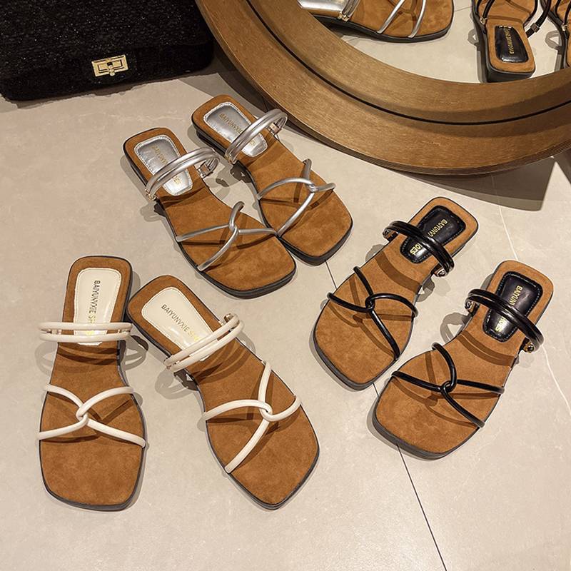 Fashion versatile Internet celebrity retro sense square head word with slope heel sandals women summer Maillard two wear sandals 40 чорний
Fashion versatile Internet celebrity retro sense square head word with slope heel sandals women summer Maillard two wear sandals 40 чорний