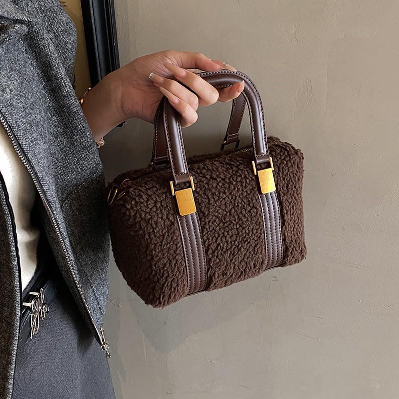 Plush Bag Temperament All-match Portable Boston Simple High-end One-shoulder Cross-body 22x10.5x14
Plush Bag Temperament All-match Portable Boston Simple High-end One-shoulder Cross-body 22x10.5x14