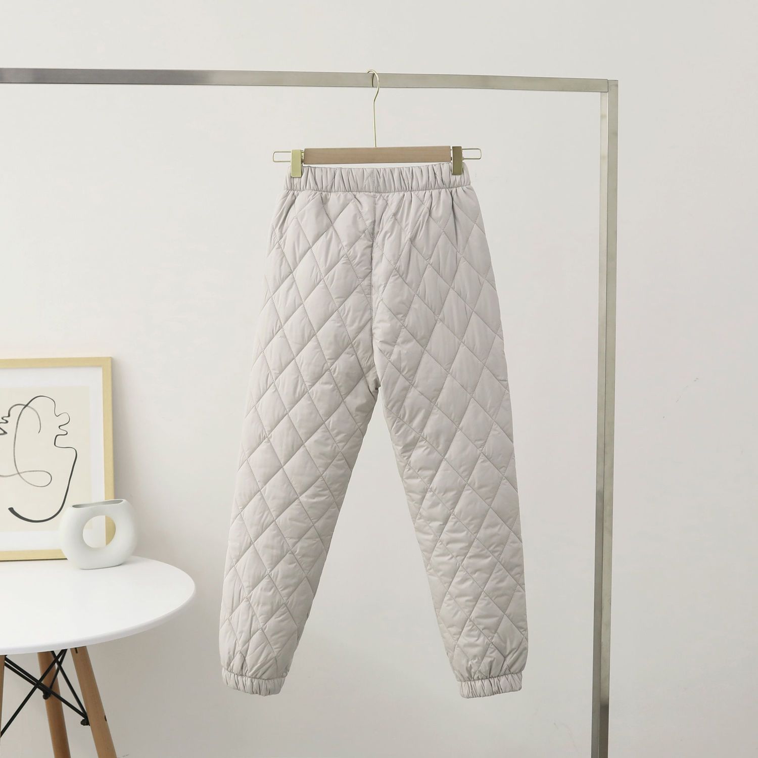 Хлопковые брюки для женщин зимой, ромбовидной формы с высокой талией, легкие и теплые, повседневные брюки с завязками на щиколотке, свободная женская одежда больших размеров 4XL
Хлопковые брюки для женщин зимой, ромбовидной формы с высокой талией, легкие и теплые, повседневные брюки с завязками на щиколотке, свободная женская одежда больших размеров 4XL