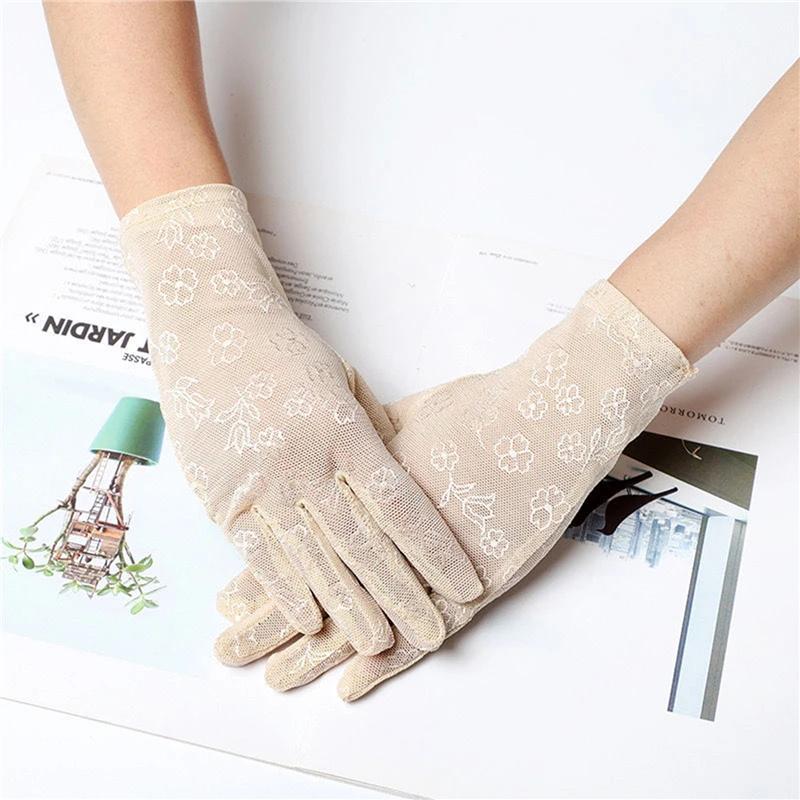 Women Fashion Bride Lace Driving Gloves Thin Lace Sunscreen Female Short UV Protection Gloves Goth Party Hollow-Out Mittens бежевий
Women Fashion Bride Lace Driving Gloves Thin Lace Sunscreen Female Short UV Protection Gloves Goth Party Hollow-Out Mittens бежевий
