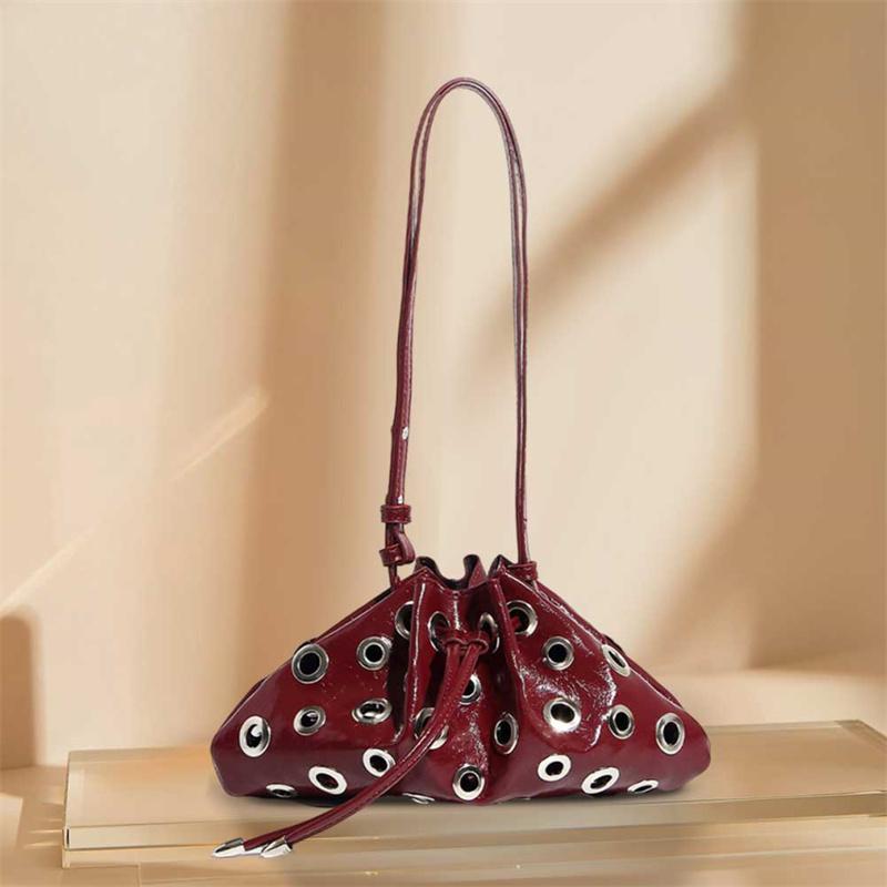 Yogodlns Женская металлическая сумка на плечо с заклепками, большая вместимость, ретро, полая, с кулиской, сумка кроссбоди, сумка для покупок, отпуска 29x3x16cm вино красного