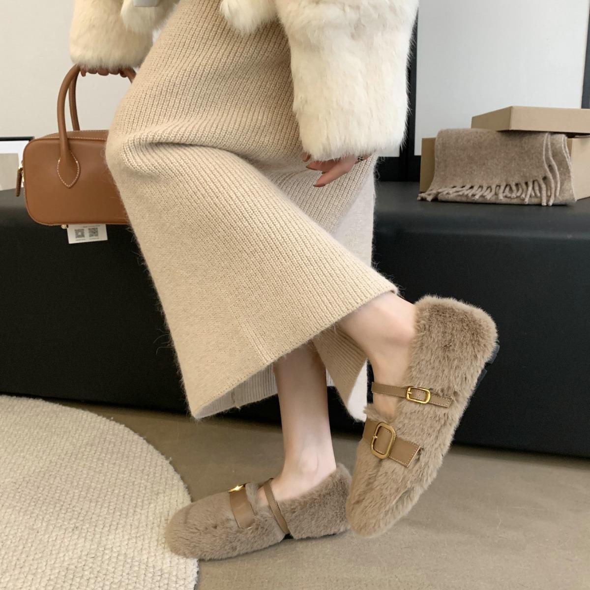 Autumn and winter round head soft sole outer wear retro thickened plush flat bottom fluffy shoes women s warm single shoes 35 чорний
Autumn and winter round head soft sole outer wear retro thickened plush flat bottom fluffy shoes women s warm single shoes 35 чорний