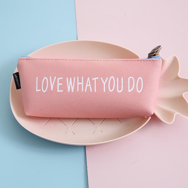 Korean Style PU Leather Pencil Case - Love What You Love Design, Solid Color, Fresh & Simple Triangle Shape розовый
Korean Style PU Leather Pencil Case - Love What You Love Design, Solid Color, Fresh & Simple Triangle Shape розовый
