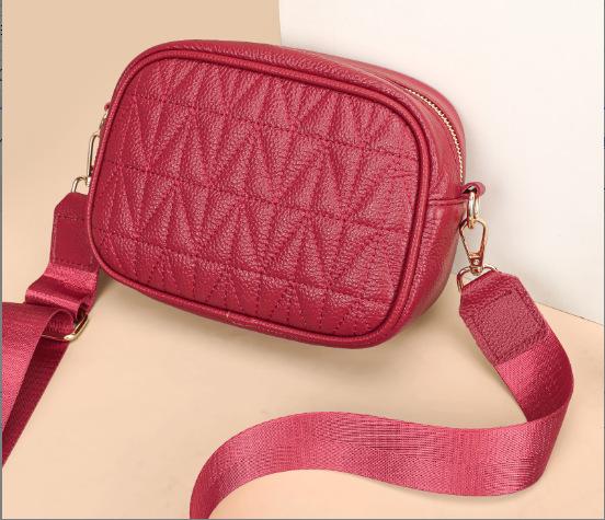 Lady s Crossbody Bag Made of Fashionable Genuine Leather, Single Shoulder Bag, Wide Strap, Small Square Bag One Size малиновий
Lady s Crossbody Bag Made of Fashionable Genuine Leather, Single Shoulder Bag, Wide Strap, Small Square Bag One Size малиновий