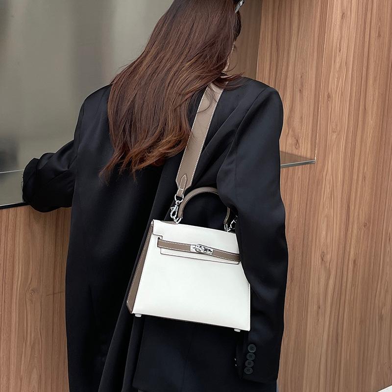 Жіноча сумка другого покоління 2025 року, нова модна високоякісна сумка-месенджер контрастного кольору з візерунком долоні
Жіноча сумка другого покоління 2025 року, нова модна високоякісна сумка-месенджер контрастного кольору з візерунком долоні