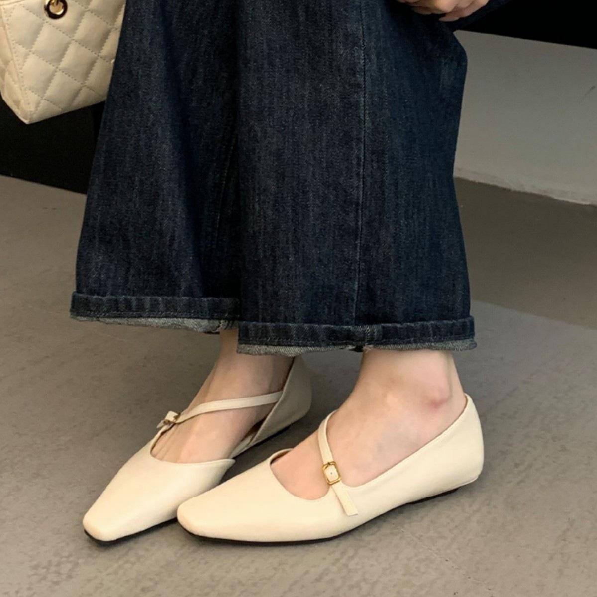 Spring Fashion Foot Cover Shallow Mouth French Retro Style Square Head One Pedal Flat Single Shoes Women 40
Spring Fashion Foot Cover Shallow Mouth French Retro Style Square Head One Pedal Flat Single Shoes Women 40