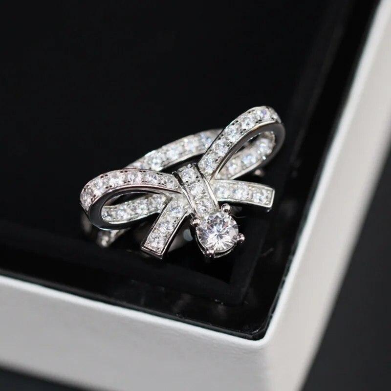 New 2023 Trend Hot Brand Anniversary Gift Jewelry Bowknot Rings Zircon Pure 925 Sliver Wedding Engagement Bowknot Luxury Jewelry
New 2023 Trend Hot Brand Anniversary Gift Jewelry Bowknot Rings Zircon Pure 925 Sliver Wedding Engagement Bowknot Luxury Jewelry