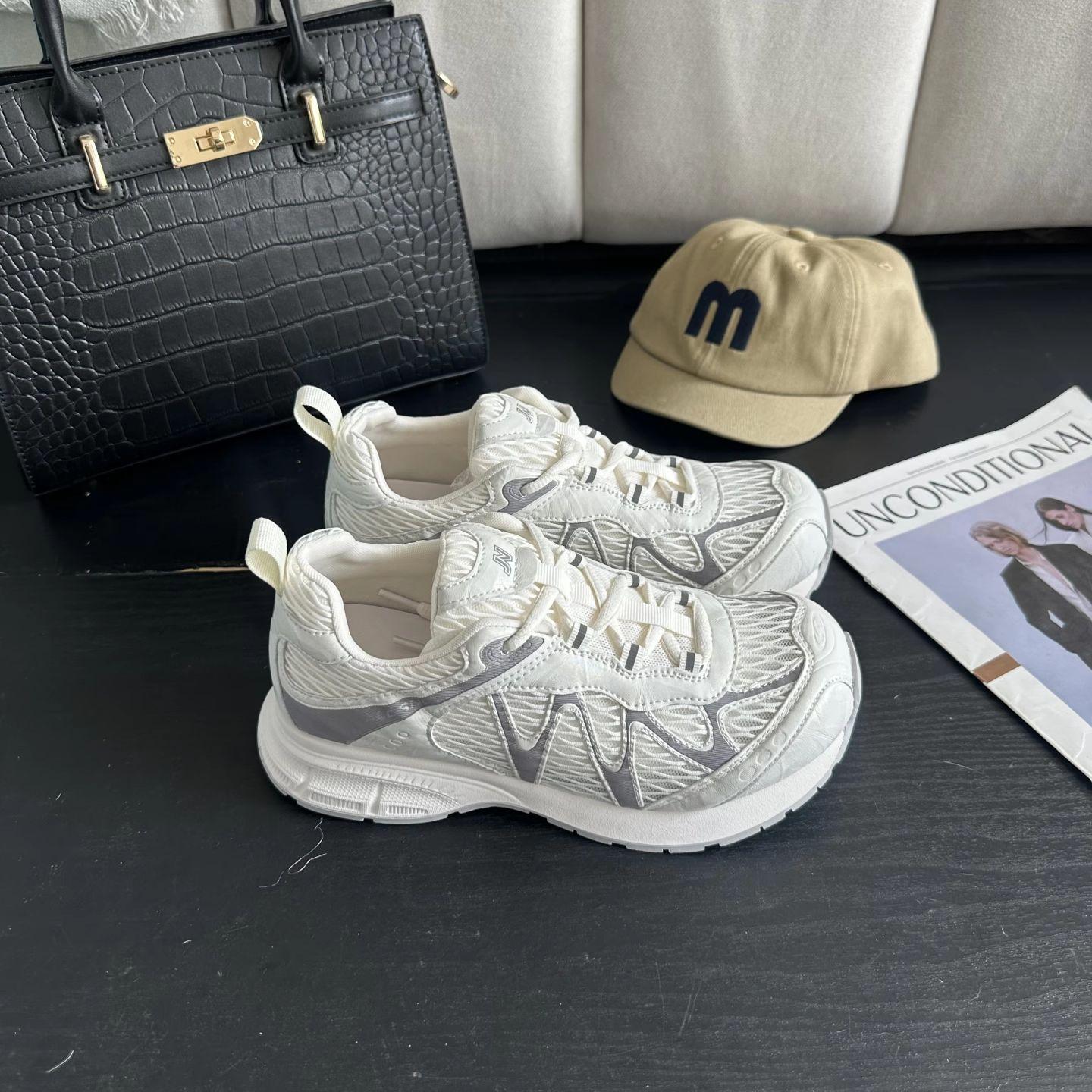 Leather lightweight mesh breathable outdoor hiking shoes women s 2025 summer new Korean version of Mijia sports and leisure shoes 35
Leather lightweight mesh breathable outdoor hiking shoes women s 2025 summer new Korean version of Mijia sports and leisure shoes 35