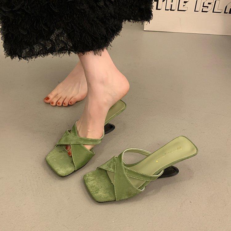 New Chinese-style slope heel cool slippers female 2025 summer new fairy style design sense high heel temperament one-word slippers 35
New Chinese-style slope heel cool slippers female 2025 summer new fairy style design sense high heel temperament one-word slippers 35