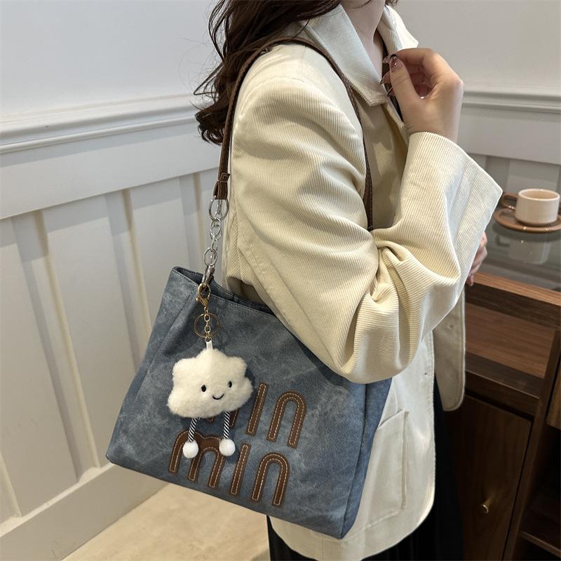 Tote bag women s large-capacity new autumn and winter versatile simple texture shoulder shopping bag Without pendant серый
Tote bag women s large-capacity new autumn and winter versatile simple texture shoulder shopping bag Without pendant серый