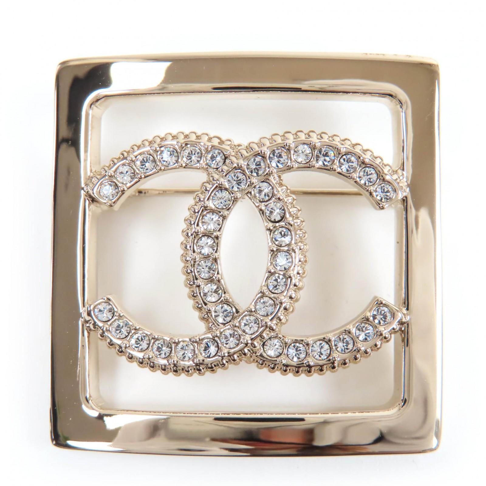 Chanel Брошка COCO Mark стрази золото Жіноча A23P Б/в
Chanel Брошка COCO Mark стрази золото Жіноча A23P Б/в