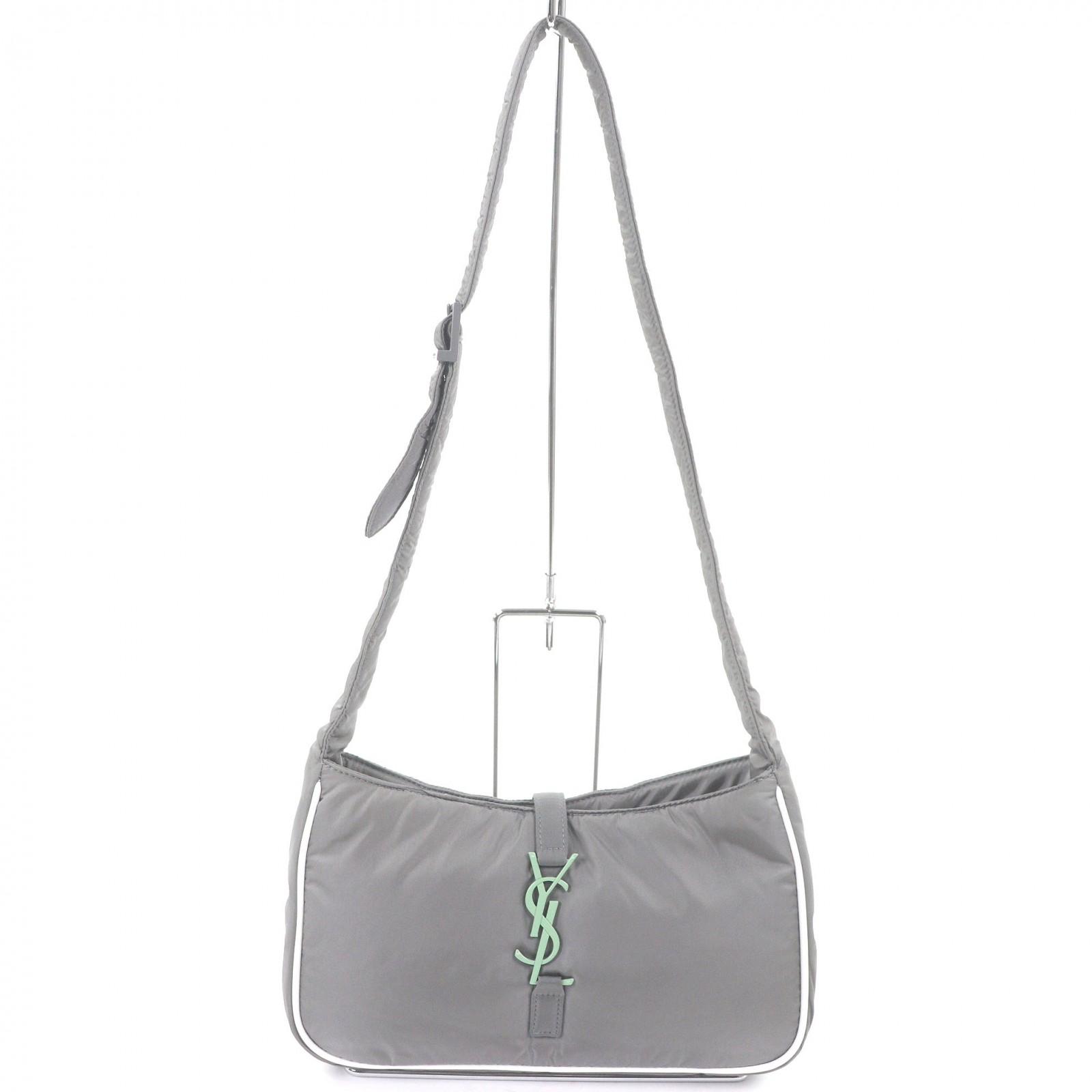 Excellent SAINT LAURENT PARIS Shoulder Bag Cassandra Logo Metal One gray Used
Excellent SAINT LAURENT PARIS Shoulder Bag Cassandra Logo Metal One gray Used