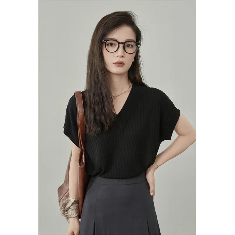 Women s Knit Top V-Neck with Textured Weave Batwing Sleeves L чорний
Women s Knit Top V-Neck with Textured Weave Batwing Sleeves L чорний