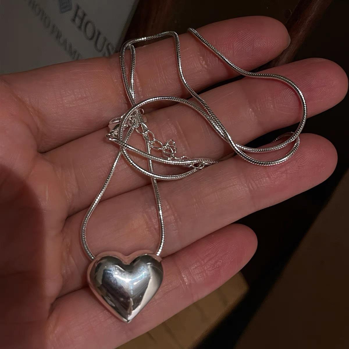 S925 Sterling Silver Large Heart Necklace for Women - Niche Light Luxury Design, Versatile Clavicle Chain Small
S925 Sterling Silver Large Heart Necklace for Women - Niche Light Luxury Design, Versatile Clavicle Chain Small