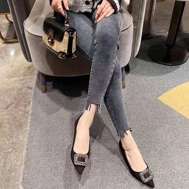 Women s pointed head, shallow mouth, commuting, thin heel, French single shoes, women s pure desire wind 2025 new Korean version of rhinest 34
Women s pointed head, shallow mouth, commuting, thin heel, French single shoes, women s pure desire wind 2025 new Korean version of rhinest 34