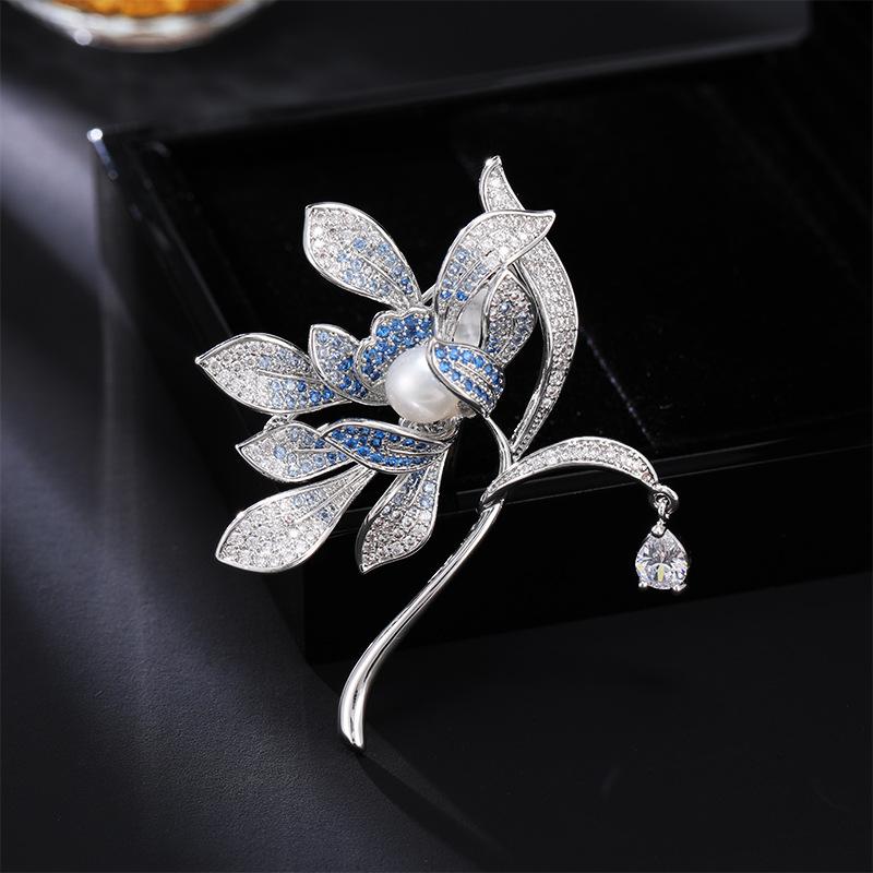 Высококачественная элегантная атмосфера камня постепенное изменение лотоса брошь натуральный пресноводный жемчуг цветок булавка брошь пиджак аксессуары
Высококачественная элегантная атмосфера камня постепенное изменение лотоса брошь натуральный пресноводный жемчуг цветок булавка брошь пиджак аксессуары