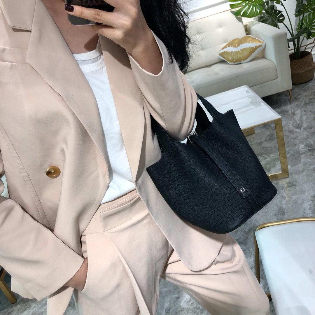 Women s Colorful Cowhide Bucket Bag with Lychee Pattern - Stylish and Versatile Handbag
Women s Colorful Cowhide Bucket Bag with Lychee Pattern - Stylish and Versatile Handbag