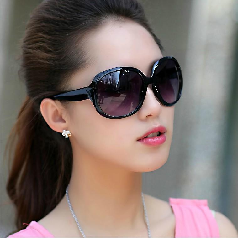 3113 Women s Retro Large Round Frame Sunglasses, UV400 Toad Style Protection
3113 Women s Retro Large Round Frame Sunglasses, UV400 Toad Style Protection