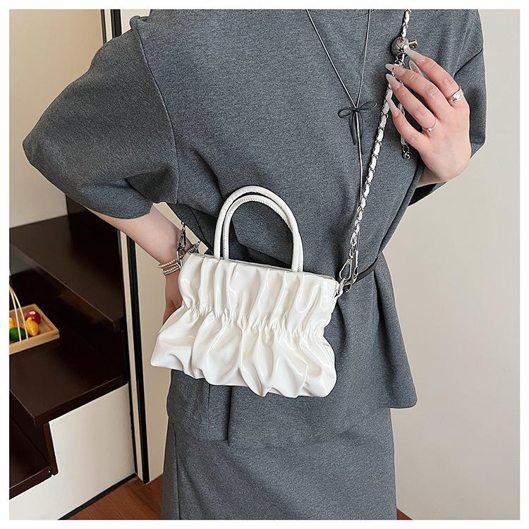 Fashion versatile chain pleated cloud bag women s tide 2025 spring and summer new niche messenger small square bag білий
Fashion versatile chain pleated cloud bag women s tide 2025 spring and summer new niche messenger small square bag білий