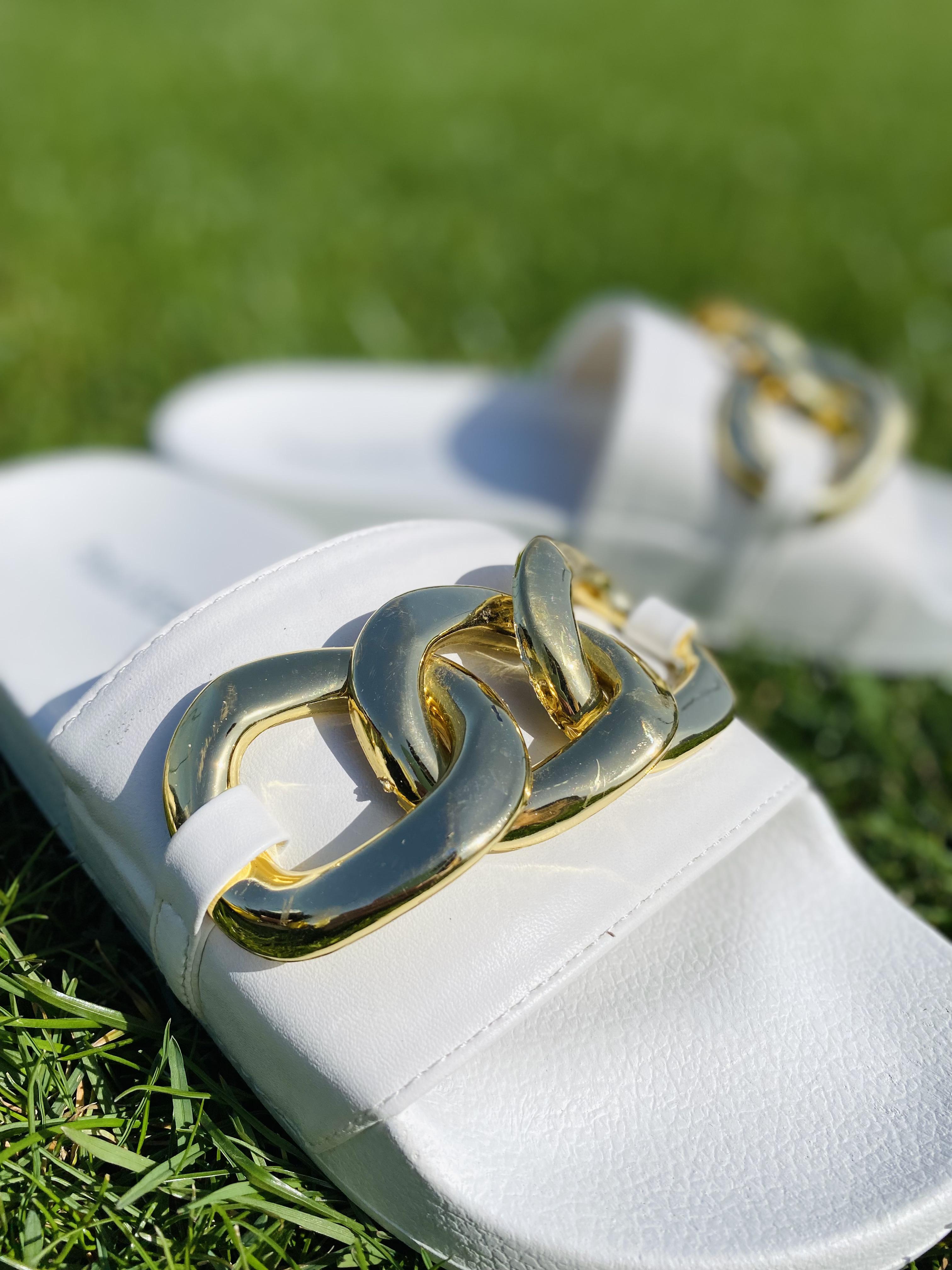 Шльопанці жіночі з ланцюгом Prima d Arte ZS01 36 Білі 41 білий
Шльопанці жіночі з ланцюгом Prima d Arte ZS01 36 Білі 41 білий