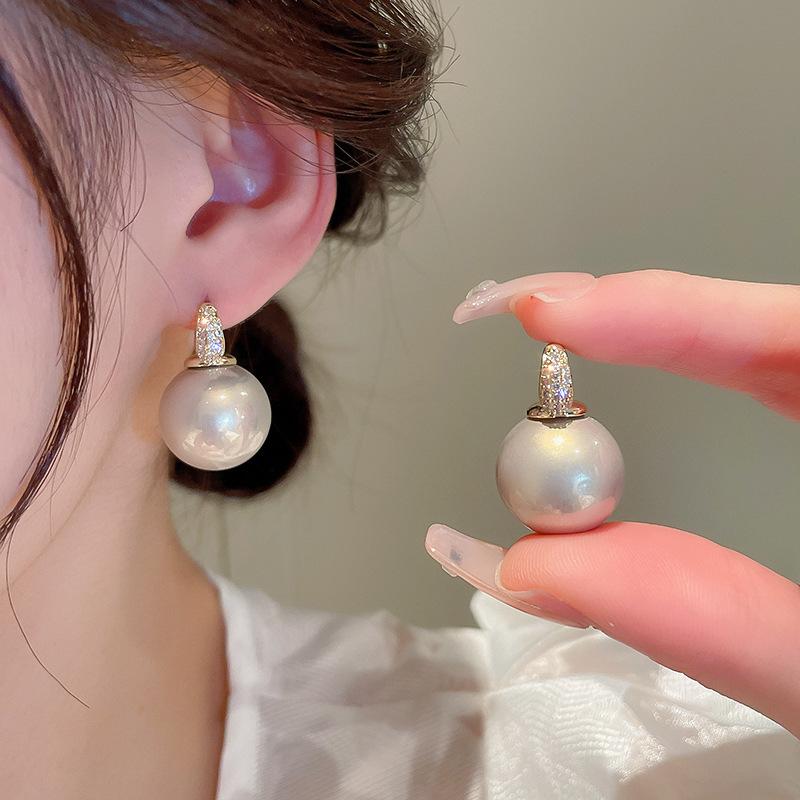 Xiaoxiangfeng design simple geometric pearl ear hook fashionable and elegant temperament earrings retro simple earrings women
Xiaoxiangfeng design simple geometric pearl ear hook fashionable and elegant temperament earrings retro simple earrings women