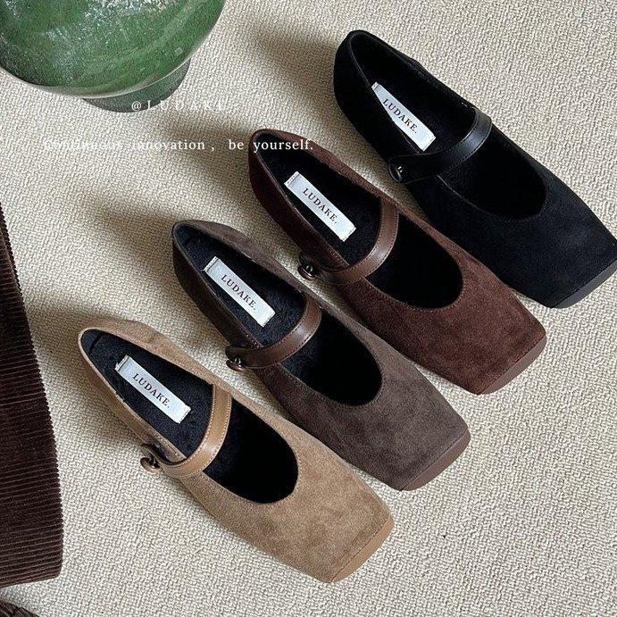 2024 New Suede Women s Mary Jane Flats: Versatile Korean Style, Square Toe, Perfect Match for Skirts. 39 чёрный
2024 New Suede Women s Mary Jane Flats: Versatile Korean Style, Square Toe, Perfect Match for Skirts. 39 чёрный