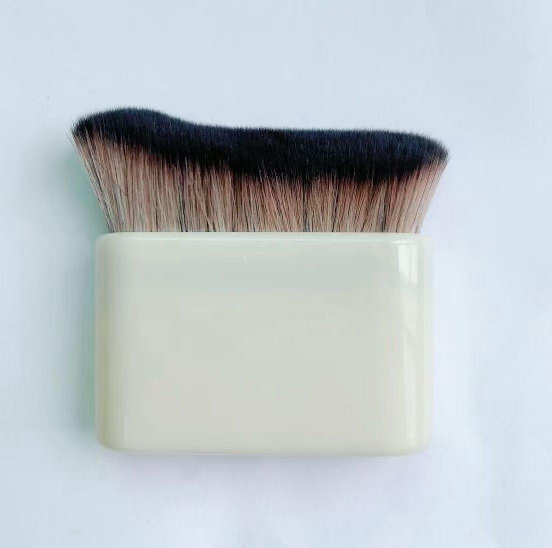 Large Wavy Soft Bristle Makeup Brush for Tanning, Body Lotion, Foundation, and BB Cream
Large Wavy Soft Bristle Makeup Brush for Tanning, Body Lotion, Foundation, and BB Cream