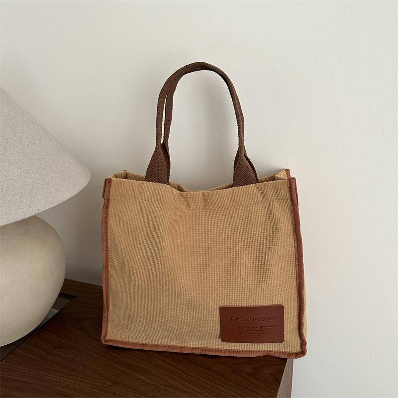 2025 summer new literary and artistic large-capacity class shoulder portable messenger bag casual simple canvas women s bag белый
2025 summer new literary and artistic large-capacity class shoulder portable messenger bag casual simple canvas women s bag белый
