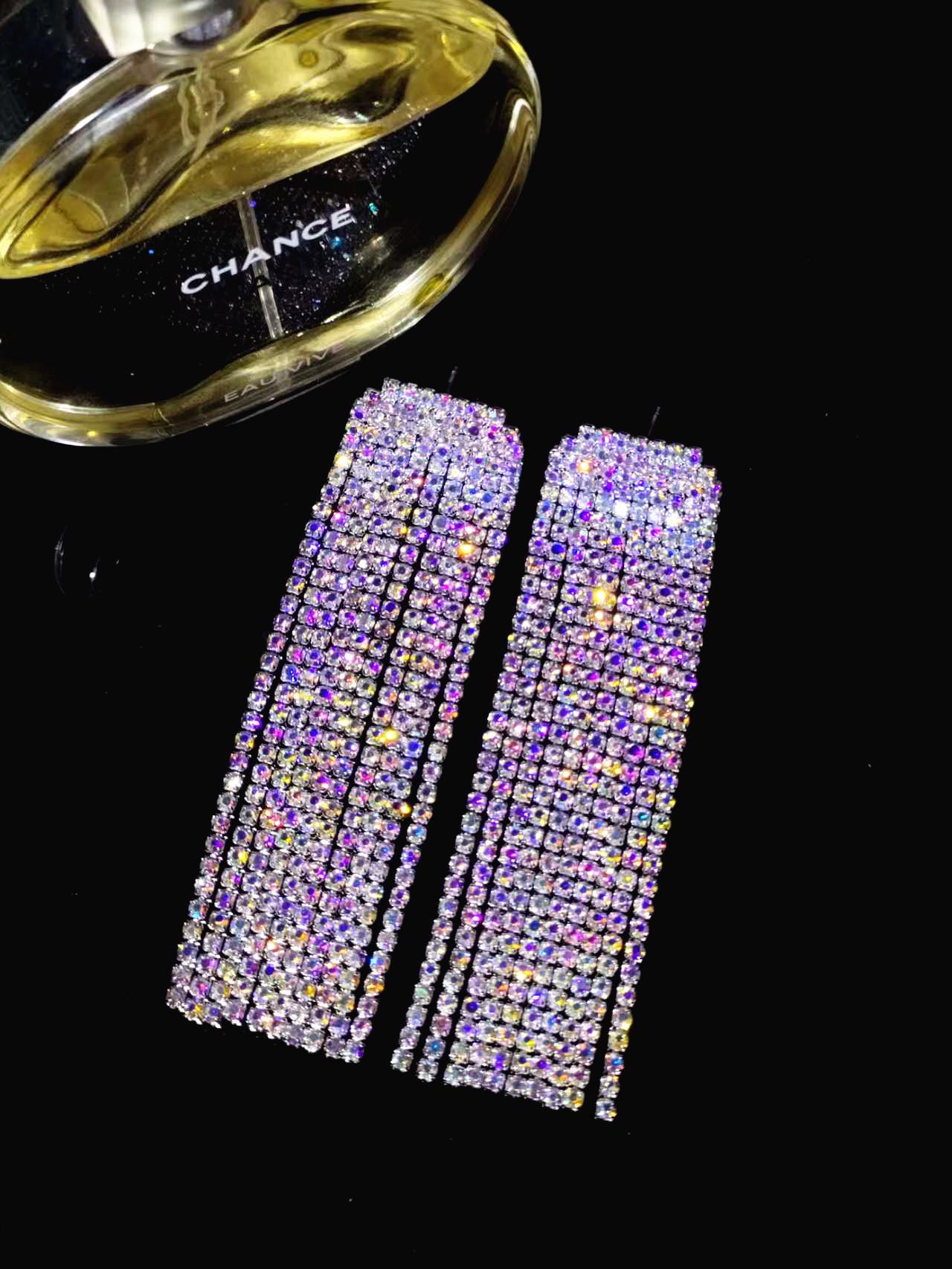 Elegant Geometric Sparkling Diamond Earrings for Women
Elegant Geometric Sparkling Diamond Earrings for Women