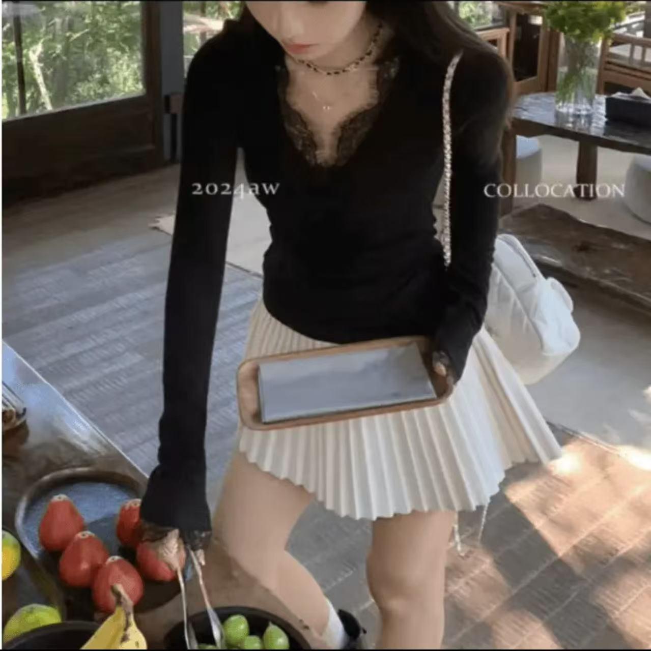 White Lace V-Neck Long Sleeve Thermal Base Layer Top for Women - Autumn/Winter Collection Medium
White Lace V-Neck Long Sleeve Thermal Base Layer Top for Women - Autumn/Winter Collection Medium