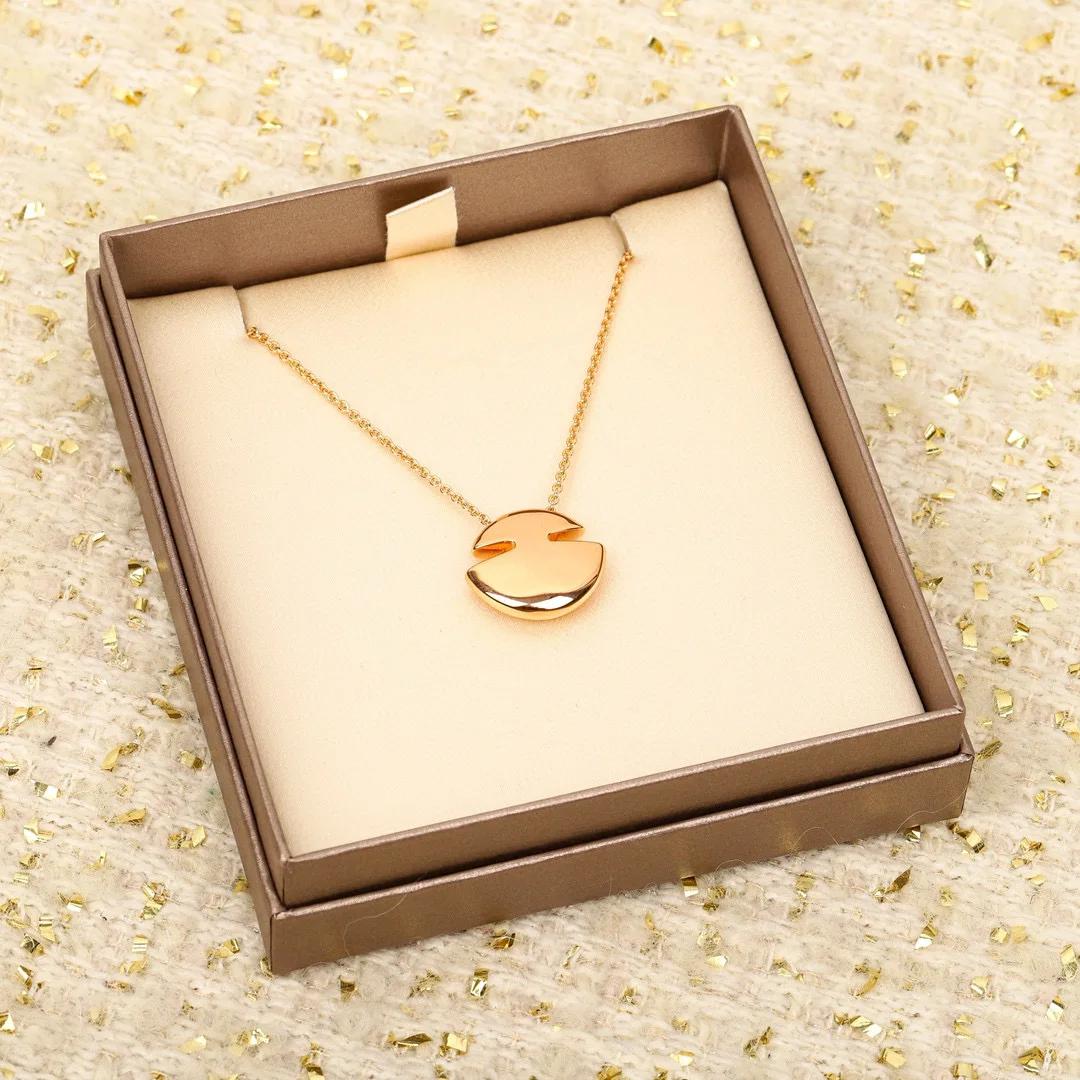 2024 New Hot Brand Vintage Necklace For Women Luxury Jewelry Ellipse Designer Pendant Pure 925 Silver Lady Party Chain Necklaces розового золота
2024 New Hot Brand Vintage Necklace For Women Luxury Jewelry Ellipse Designer Pendant Pure 925 Silver Lady Party Chain Necklaces розового золота