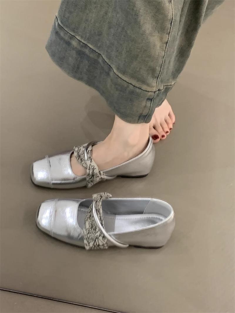 Fan Gui~ French bow flat-soled women s shoes single shoes women s shallow mouth ballet grandma shoes gentle beanie shoes 39 срібний
Fan Gui~ French bow flat-soled women s shoes single shoes women s shallow mouth ballet grandma shoes gentle beanie shoes 39 срібний
