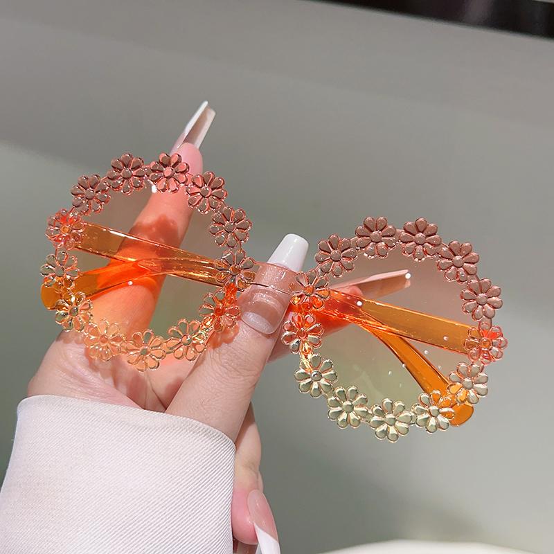 1/6 Pcs Flower Shaped Sun shades for Girls Stylish Multi-color Decor Shades for Kids Ins Modern Latest Cute Children Sun Eyewear as picture shows
1/6 Pcs Flower Shaped Sun shades for Girls Stylish Multi-color Decor Shades for Kids Ins Modern Latest Cute Children Sun Eyewear as picture shows