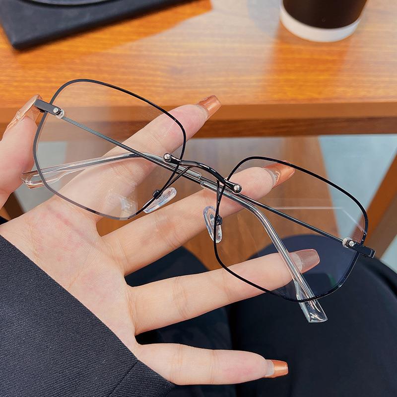 Очки без оправы, близорукие женщины могут быть оснащены степенями, простое лицо, маленькие глаза, безрамочные сверхлегкие оправы, мужской прилив anti-blue lenses O degrees
Очки без оправы, близорукие женщины могут быть оснащены степенями, простое лицо, маленькие глаза, безрамочные сверхлегкие оправы, мужской прилив anti-blue lenses O degrees