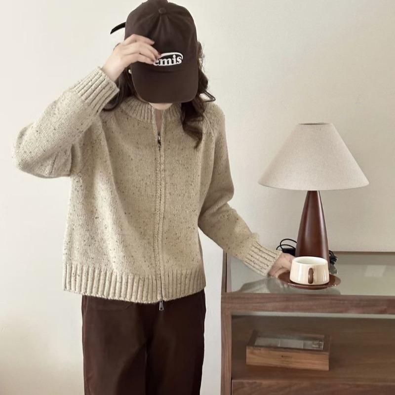 Retro gentle wind variegated knitted cardigan top women s autumn and winter new round neck short lazy sweater jacket one size fits all хаки
Retro gentle wind variegated knitted cardigan top women s autumn and winter new round neck short lazy sweater jacket one size fits all хаки