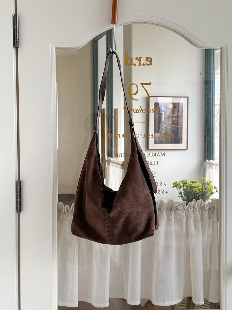 Fashi Women s Suede Shoulder Bag Versatile Large Capacity Crossbody Bags Retro Casual Tote Underarm Bag Fall Winter Handbags
Fashi Women s Suede Shoulder Bag Versatile Large Capacity Crossbody Bags Retro Casual Tote Underarm Bag Fall Winter Handbags