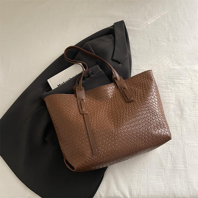 Large capacity woven bag women s new winter retro versatile shoulder underarm bag portable tote bag
Large capacity woven bag women s new winter retro versatile shoulder underarm bag portable tote bag