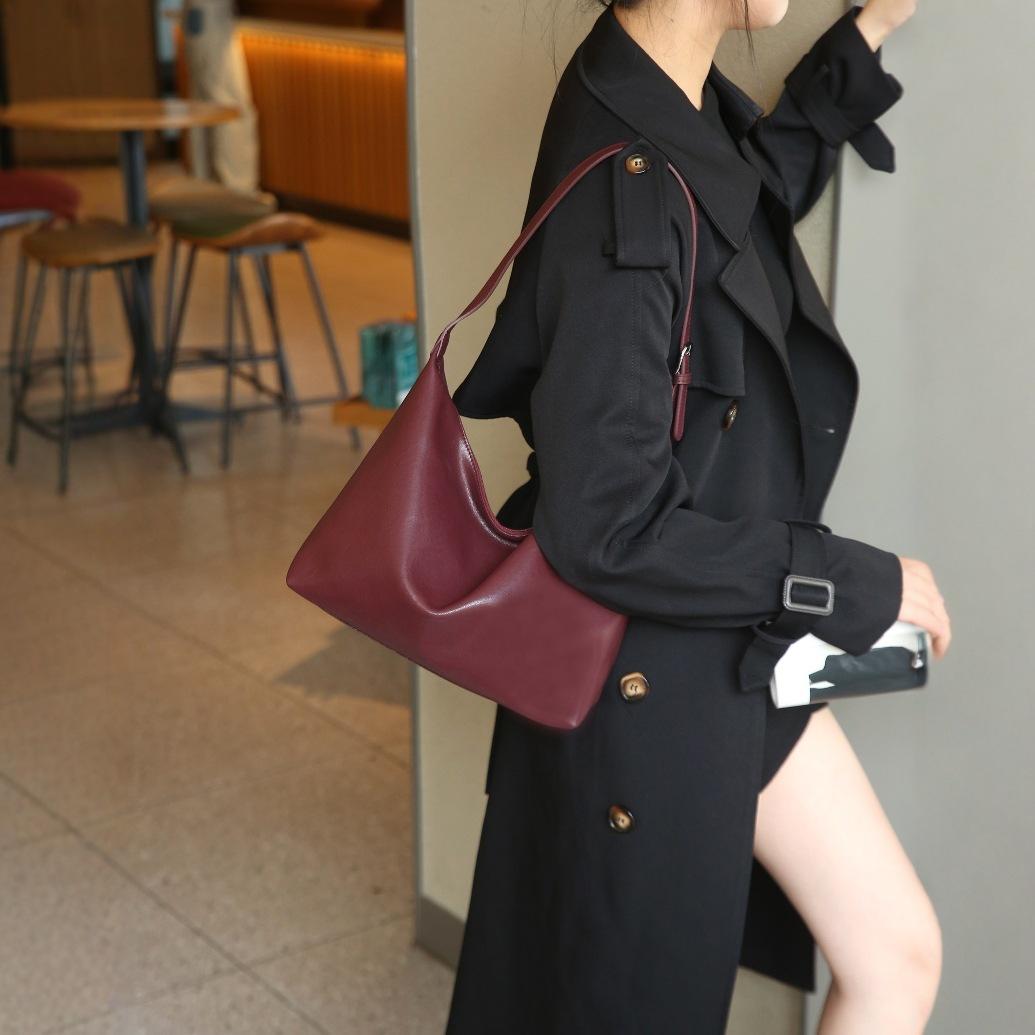 Vegetable Tanned Cowhide Underarm Saddle Bag Niche Women s Versatile Casual One Shoulder Commuting Bag Genuine Leather Dumpling Bag High End Feeling
Vegetable Tanned Cowhide Underarm Saddle Bag Niche Women s Versatile Casual One Shoulder Commuting Bag Genuine Leather Dumpling Bag High End Feeling