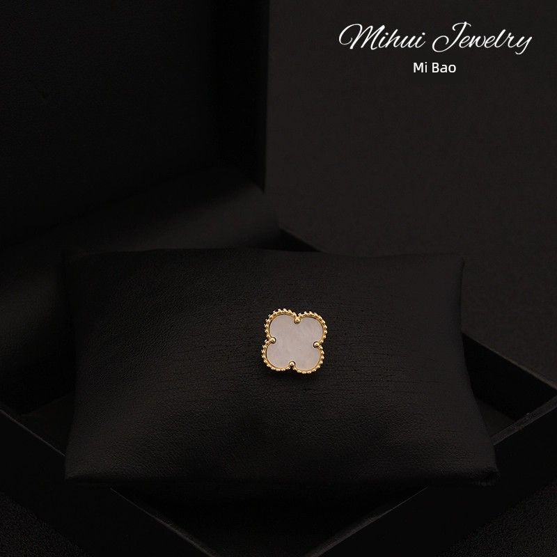 Brooch Suit Cardigan Neckline Elegant Lucky Four-Leaf Clover Four-leaf clover White 1
Brooch Suit Cardigan Neckline Elegant Lucky Four-Leaf Clover Four-leaf clover White 1
