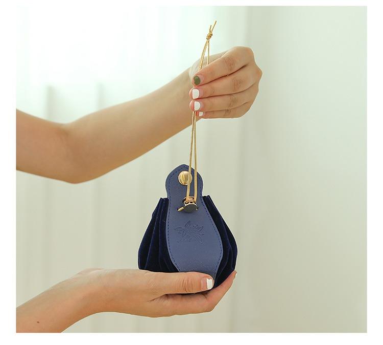 10pcs New Leather Velvet Candy Bags Handheld Wedding Gifts Bags Drawstring Pouch Bridal Favor Gift Box for Birthday Party Decor S-9x10cm&10pcs темно-синього кольору
10pcs New Leather Velvet Candy Bags Handheld Wedding Gifts Bags Drawstring Pouch Bridal Favor Gift Box for Birthday Party Decor S-9x10cm&10pcs темно-синього кольору