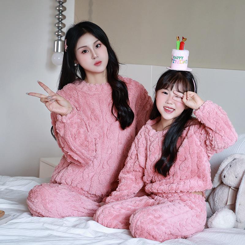Зимовий набір піжами для мами та доньки з флісовою підкладкою 2025: Батьківсько-дитячий домашній одяг з коралового флісу з довгими рукавами Girl 110cm рожевий
Зимовий набір піжами для мами та доньки з флісовою підкладкою 2025: Батьківсько-дитячий домашній одяг з коралового флісу з довгими рукавами Girl 110cm рожевий