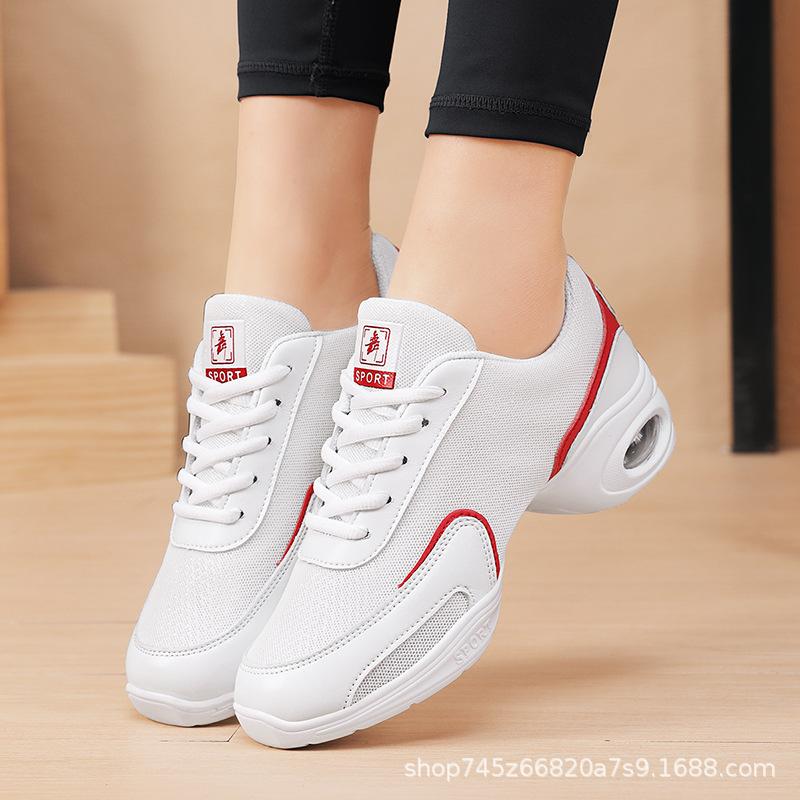2025 new Yang Liping square dance women s shoes middle heel breathable not tired feet dance shoes light soft sole dance shoes outer wear 34
2025 new Yang Liping square dance women s shoes middle heel breathable not tired feet dance shoes light soft sole dance shoes outer wear 34