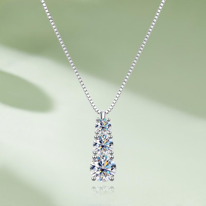 D Цвет 1.8CT Муассанит Ожерелье Подвеска Для Женщин GRA Сертифицированный Серебро S925 Три Камня Цепочка На Шею Классические Изящные Ювелирные Изделия
D Цвет 1.8CT Муассанит Ожерелье Подвеска Для Женщин GRA Сертифицированный Серебро S925 Три Камня Цепочка На Шею Классические Изящные Ювелирные Изделия
