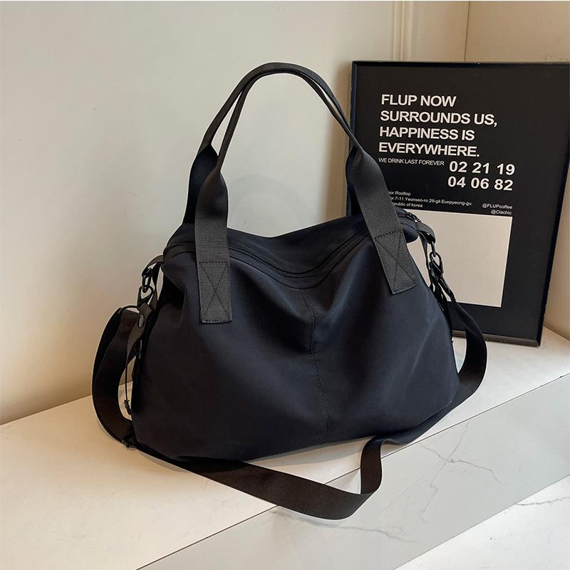 Легкая дорожная и спортивная сумка-тоут кроссбоди большой вместимости чёрный
Легкая дорожная и спортивная сумка-тоут кроссбоди большой вместимости чёрный